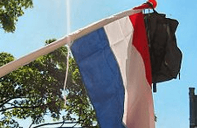de nederlandse vlag met schooltas